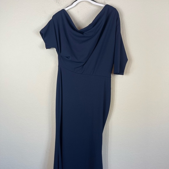 Betsy & Adam Madeline Long Scuba Crepe Off Shoulder Drop Dress Navy Size 8 - Picture 4 of 8